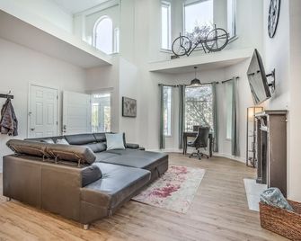 4632 First Floor Hidden Gem - San Luis - Sala de estar