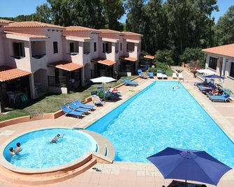 Marina Manna Hotel and Club Village - Valledoria - Piscina