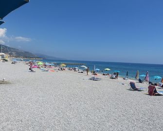 Very nice F. 1 on the French Riviera in Menton - Classified 2 France tourism - Menton - Strand