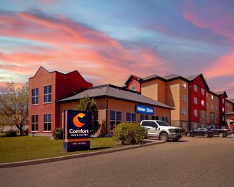 Comfort Inn & Suites Red Deer - Highway 11 - Red Deer - Bygning