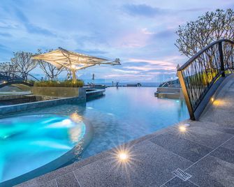 Crest Resort & Pool Villas (Sha Plus+) - Patong - Zwembad