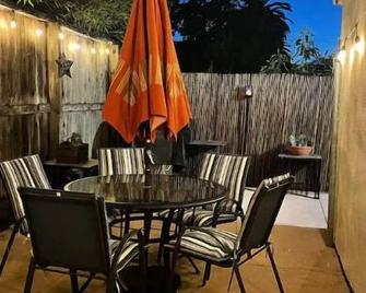 Santa Barbara Serenity Large 1-bedroom Guest Apt. - Santa Bárbara - Patio