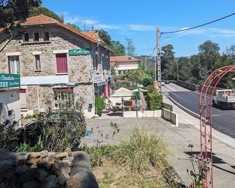 Auberge Des Pins - Aubenas - Vista esterna