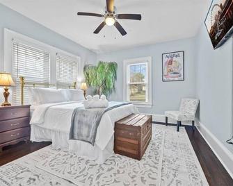 Historic Retreat in Lake Claire - Atlanta - Bedroom