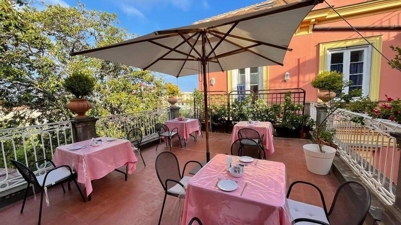 The Secret Garden Relais