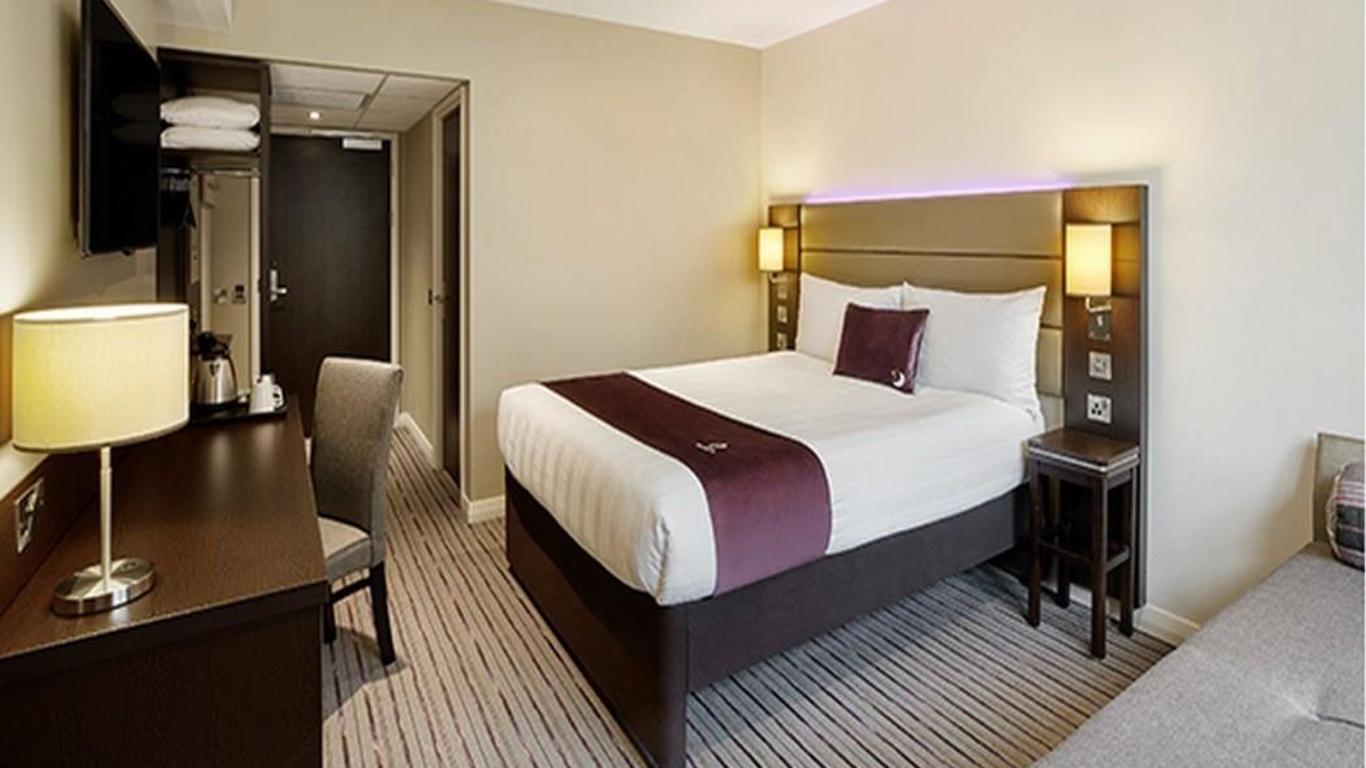Premier Inn Manchester Trafford Centre North