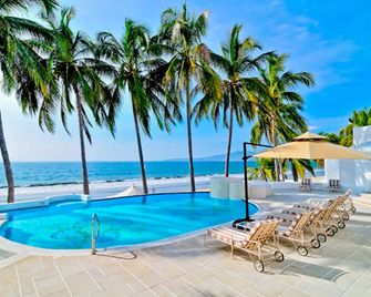 Unique Beachfront Luxury Residence: Private Beach, 5 Br, Sleeps Up to 15 - Bahia de Banderas - Pool
