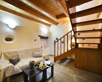 George & Helen's House - Agia Marina - Salon