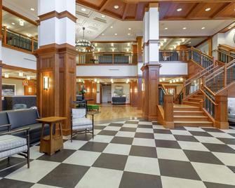 Hampton Inn & Suites Saratoga Springs Downtown - 薩拉托加斯溫泉 - 大廳