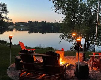 Secluded Northwoods Lake Home - Direct Access To Atv/Utv/Snowmobile Trails - Mercer - Patio