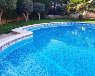 Vanessaholidayhome - Cava d'Aliga - Piscina