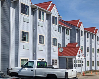 St Clair Inn and Suites - Saint Clairsville - Gebouw