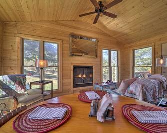Nature Escape in Wytheville with Covered Porch! - Wytheville - Living room
