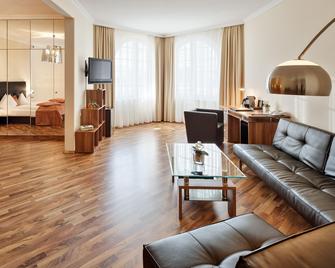 Eventhotel Pyramide - Wien - Wohnzimmer
