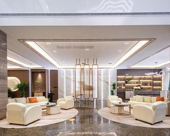Kristin Hotel (Yanglan High-speed Railway Citizen Center) - E’zhou - Lobby