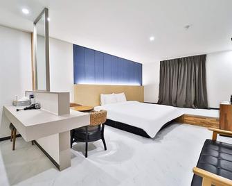 Calm Rest Hotel Busan Sasang - Busán - Habitación