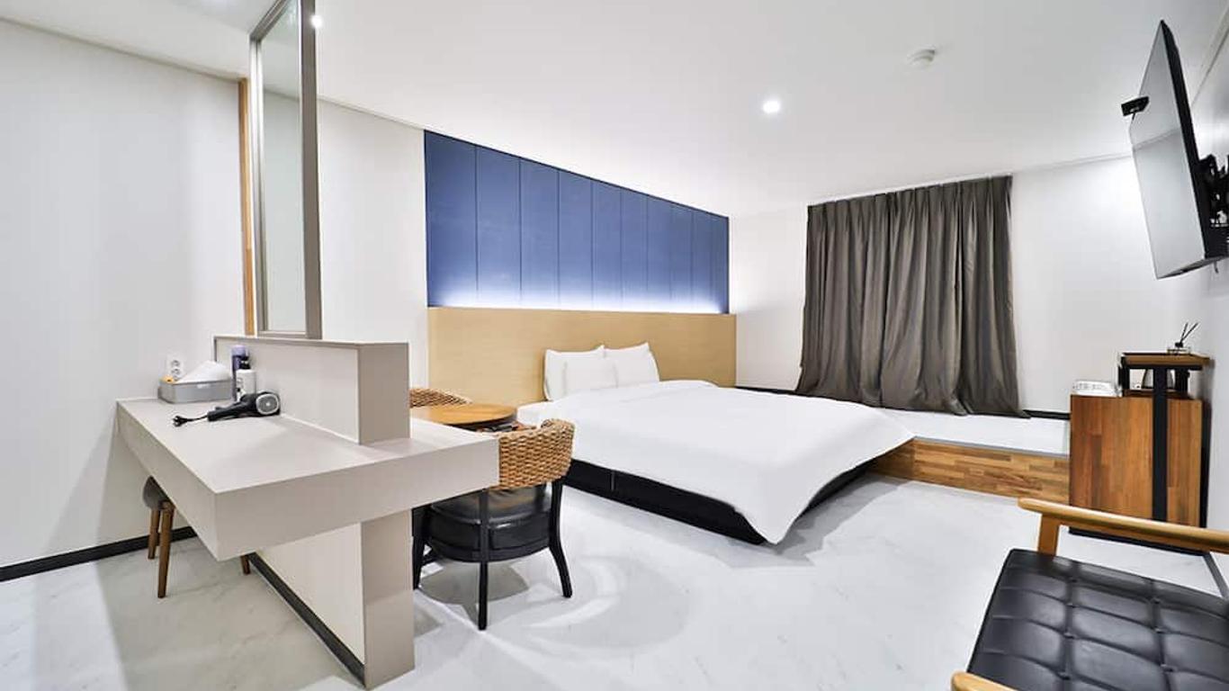 Calm Rest Hotel Busan Sasang
