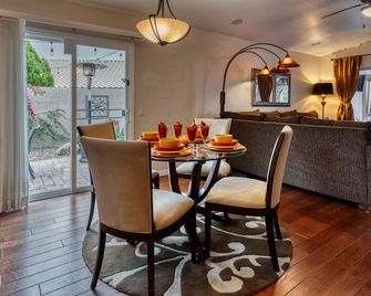 Charming Desert Oasis With Free Heated Pool! Over 150 Five-Star Reviews! - פיניקס - חדר אוכל