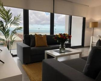 E1 Suites & Spa aparthotel style - Gym & Spa - Gibraltar - Sufragerie