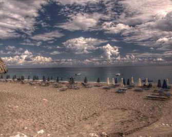 Miraluna Hotel - Kato Lefkos - Playa