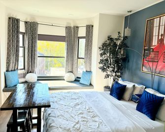 Beacon Hotel - Beacon - Living room