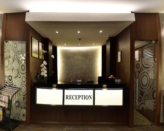 Roomz Hotel - Kuala Belait - Front desk