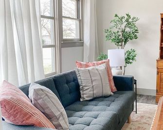 The Live Oak - Cozy 4/2 Near Acu - Abilene - Living room
