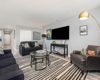 101 Crawford Street unit B · Funky Firehouse Renovated into Modern 2 BDR/1 Bath - Middletown - Living room
