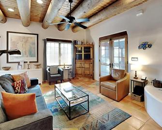 Deseo De Santa Fe, 2 Bedrooms, Patio, Wi - Santa Fe - Living room