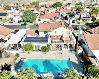 Serenity, Poolside Oasis with Scenic Mountain Views - Hemet - Bazén