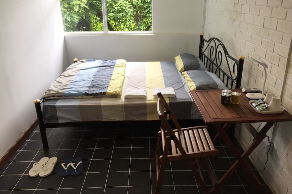 Yangon Airport Hostel Double Bed Room(10 Minutes Walk To Airport) - Rangún - Habitación