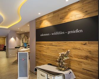 Landgasthof & Land-gut-Hotel Zur Rose - Ehingen - Recepce