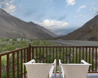 Echor Mud Huts Tabo, Spiti Valley - Kaza Khas - Balcony