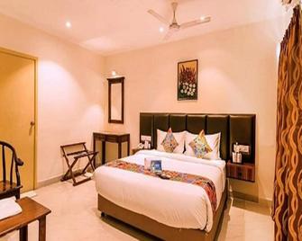 FabHotel Blossom T Nagar - Chennai - Bedroom
