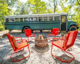'skoolie'- The Emerald Gypsy - School Bus Conversion - Mountain View - Patio