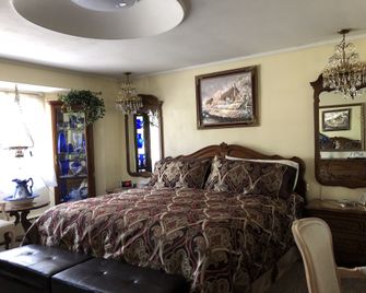 Deal's Bed & Breakfast Inn - Anchorage - Bedroom