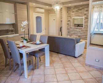 Villa Erasi - Fiumicino - Sala pranzo