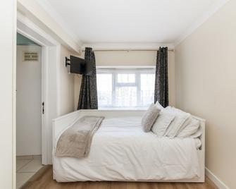 Th Serviced Apartment London - Northolt - Bedroom