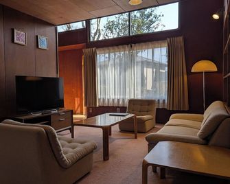 كاواجوتشيكو هوتل - فوجيكاواجوتشيكو - غرفة معيشة