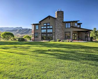 Luxury Waterfront Parachute House w/ Fire Pit! - Parachute - Budova