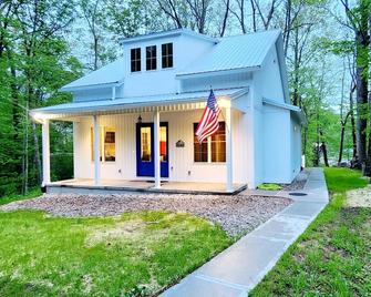 Patriotic Family Creek House, Private Ri - Sparta - Edificio