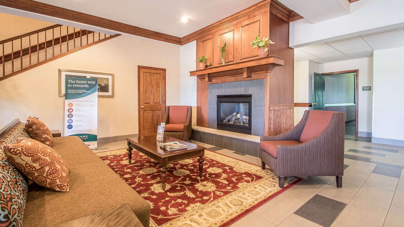 Quality Inn and Suites East Troy I-43