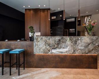 Hotel Astoria - בולוניה - דלפק קבלה