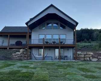 Kozy Retreat @ Bear Lake - 6 King Beds, Bunk Room, Lake View, Deck W/ Grill - Garden City - Building