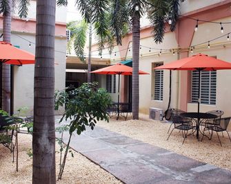 Gladiolas 1205 - Ponce - Patio