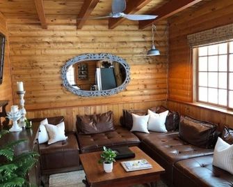 Sunset Cottage on Lake Wapogasset, Amery WI with Bunk Room, Hot Tub, AC, & more - Amery - Living room