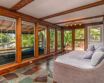 Niagara River Escape In Lewiston + Free Parking - Lewiston - Living room