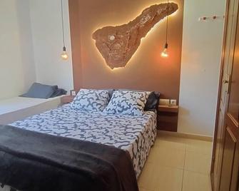 Surf Harbour B&B - Los Abrigos - Schlafzimmer