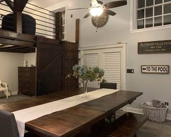 Pleasant Hills Farm Guest Cottage (Farm Stay just 20 mins to Washington DC) - Darnestown - Sala pranzo