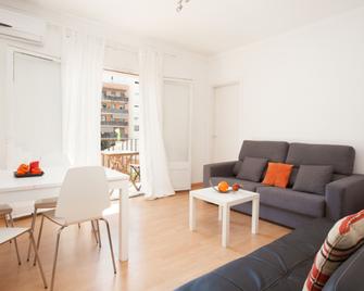 Your Home - Sagrada Familia Apartment - Barcelone - Salon